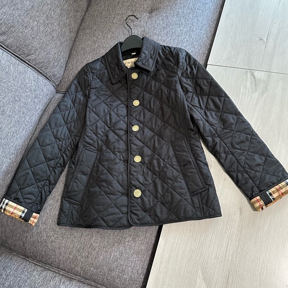 Burberry diamond quilted jacket - size small. Black - Picture 8 of 11